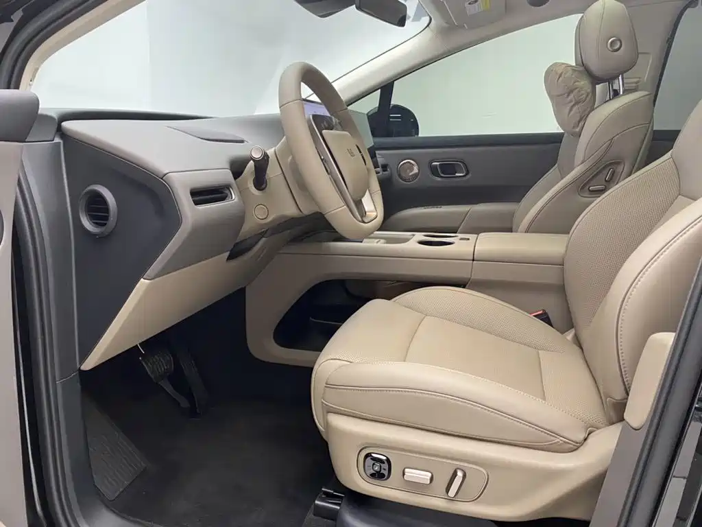 Li Auto Li i8 2026 2025 Standard Edition