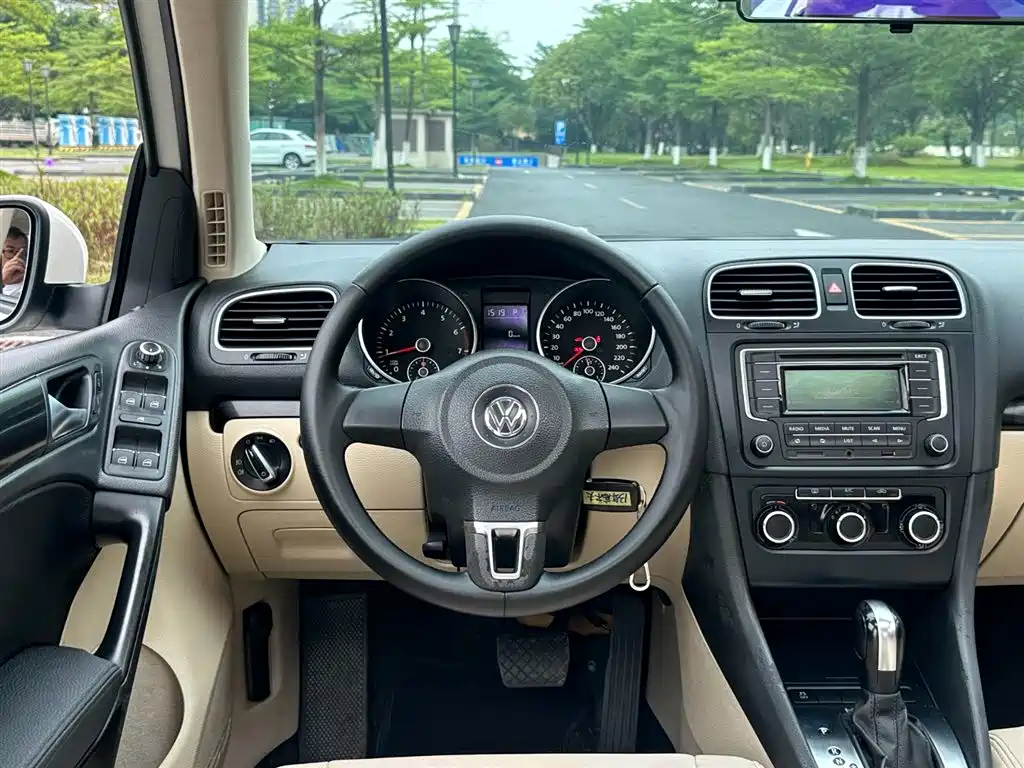 Volkswagen Golf 2012 1.6 Automatic Comfort Type фото 6