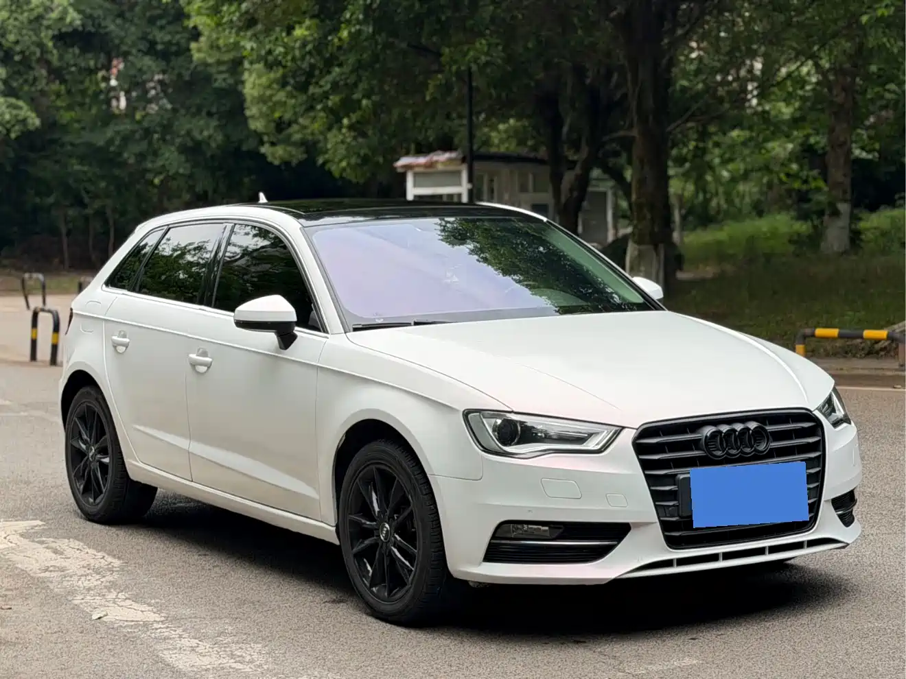 Audi A3 2015 Sportback 40 TFSI Automatic Comfort фото 3