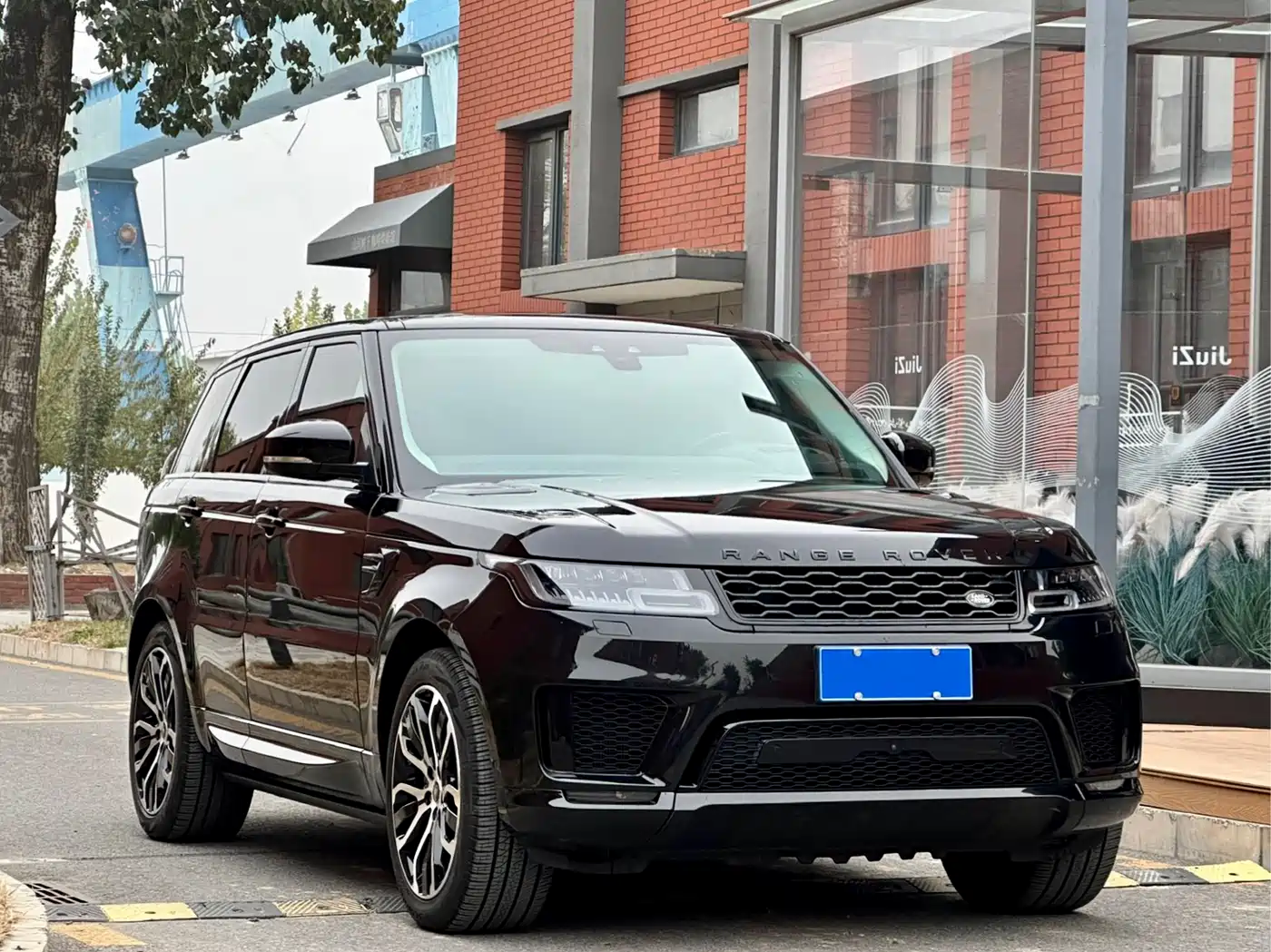 Land Rover Range Rover Sport 2021 3.0 L6 Gloss Black Edition фото 3