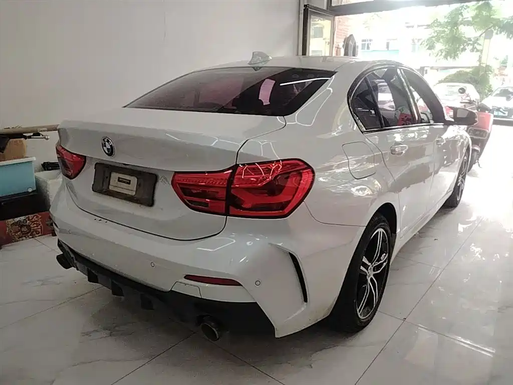 BMW 1 Series 2019 118i M Sport Package фото 7