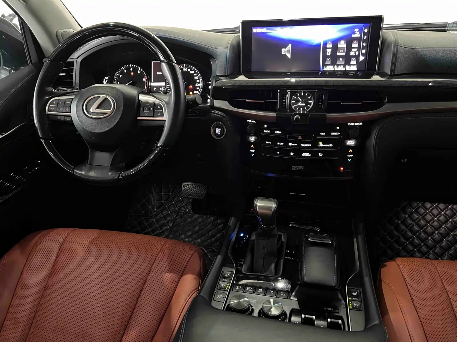 Photo 26 - Lexus LX