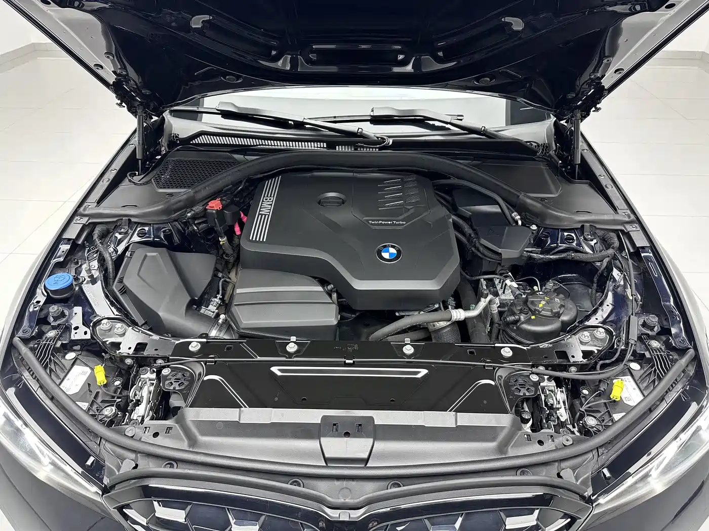 BMW 3 Series 2023 325Li M Sport Black Night Package фото 18