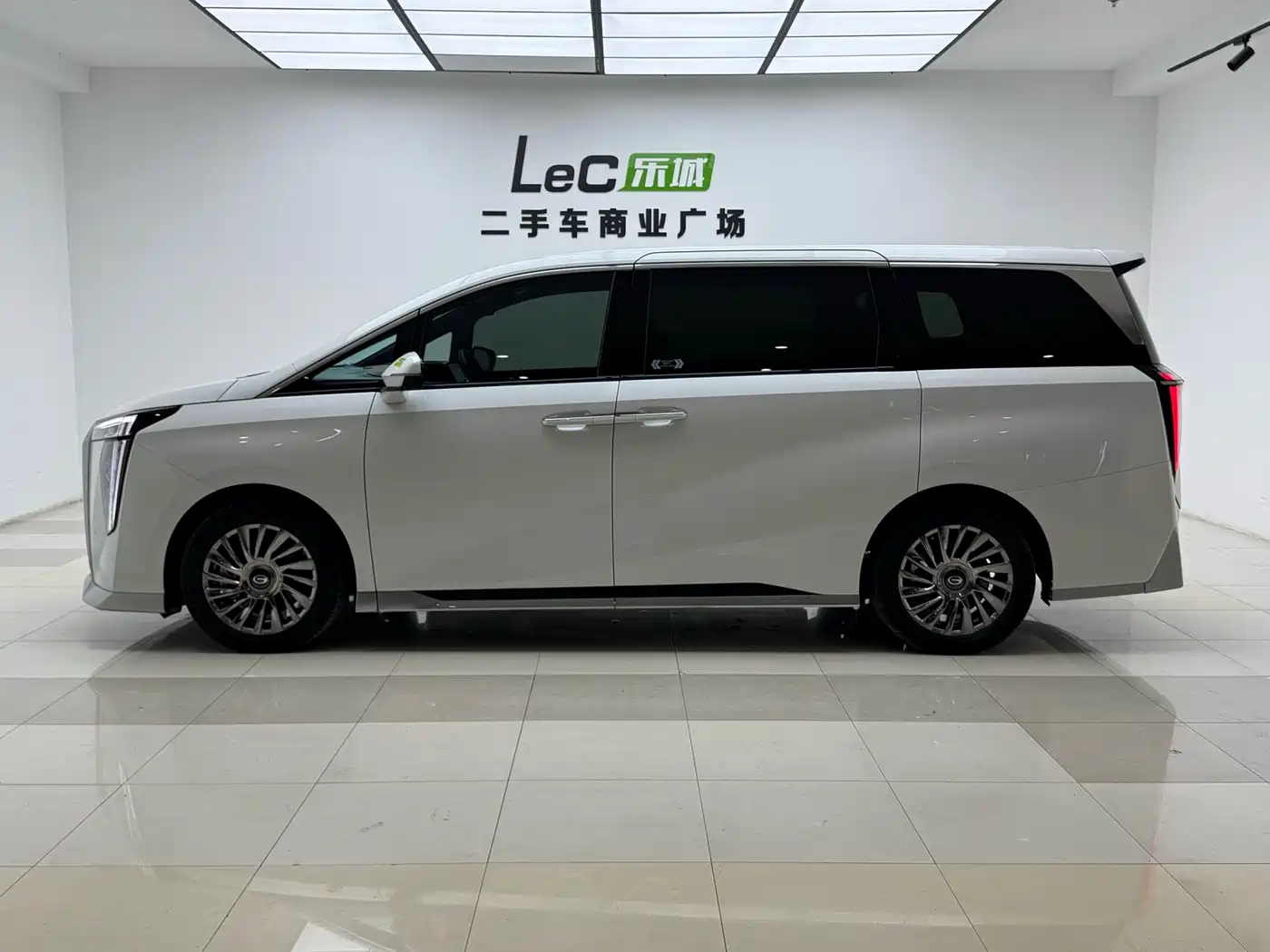 GAC Trumpchi Trumpchi M8 2023 Model Master Series Hybrid Ultimate Edition фото 4