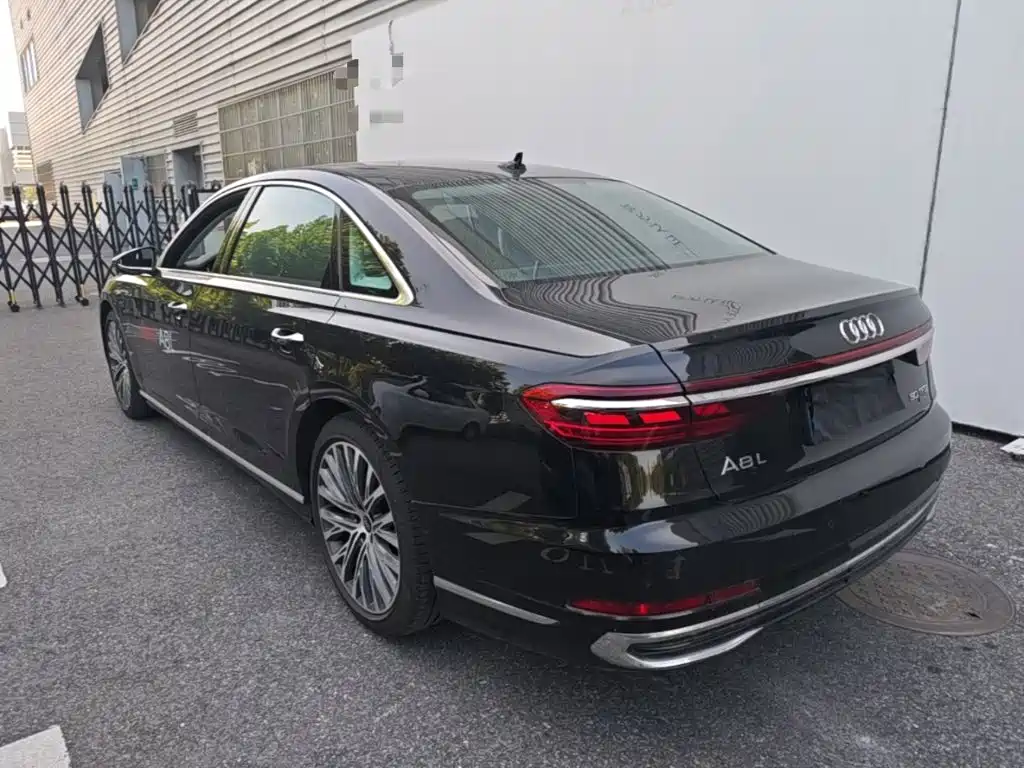 Фото 5 - Audi A8
