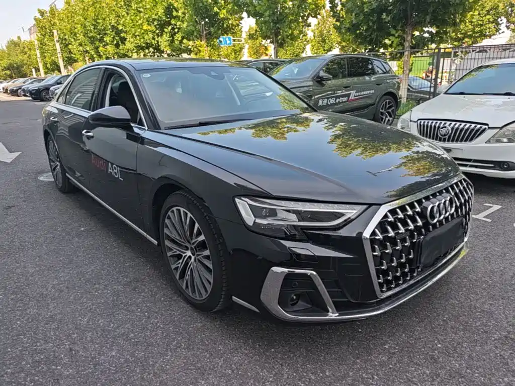 Фото 4 - Audi A8