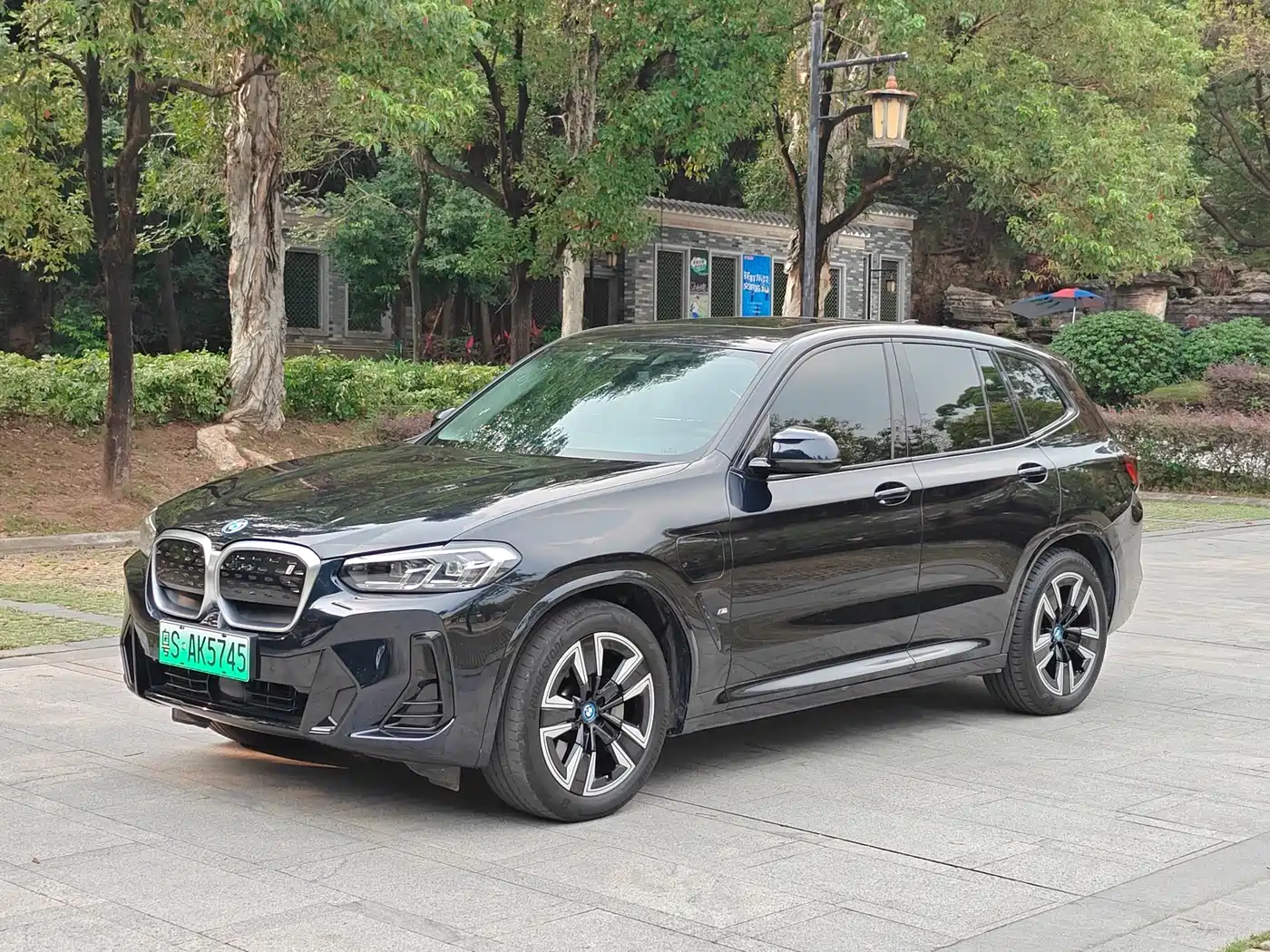 BMW iX3 2024 Leading Edition