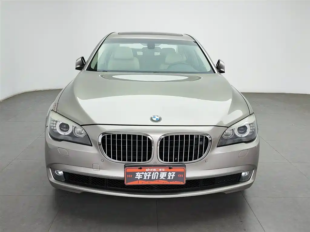 BMW 7 Series 2009 740Li Luxury фото 3