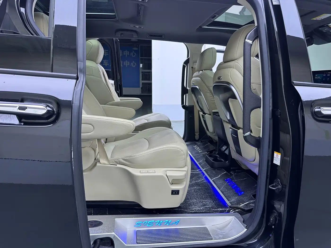 Toyota Sienna 2021 2.5L Hybrid Ultimate Edition фото 11