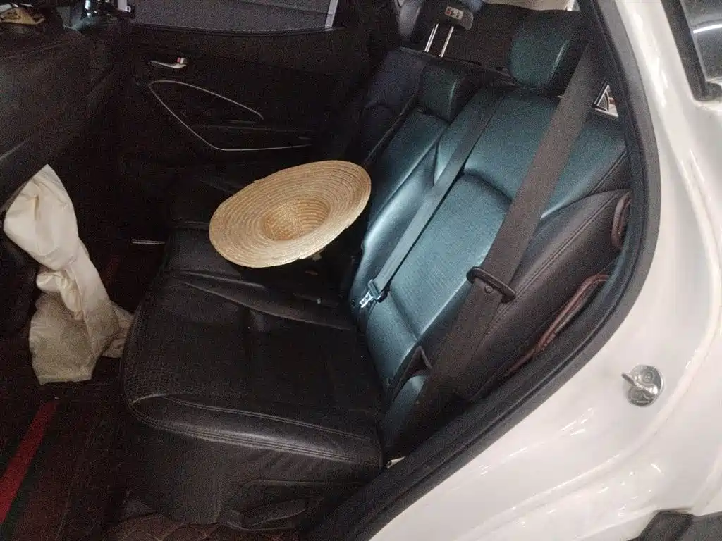 Hyundai Santa Fe 2013 Model 2.4L Automatic 2WD Smart фото 18