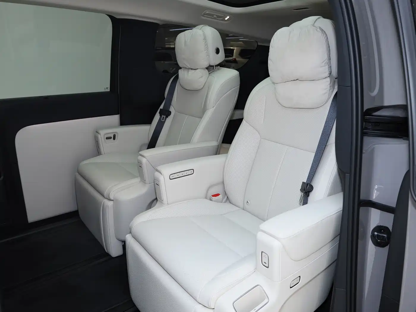 Li Auto MEGA 2025 2025 Model Home Family Special Edition