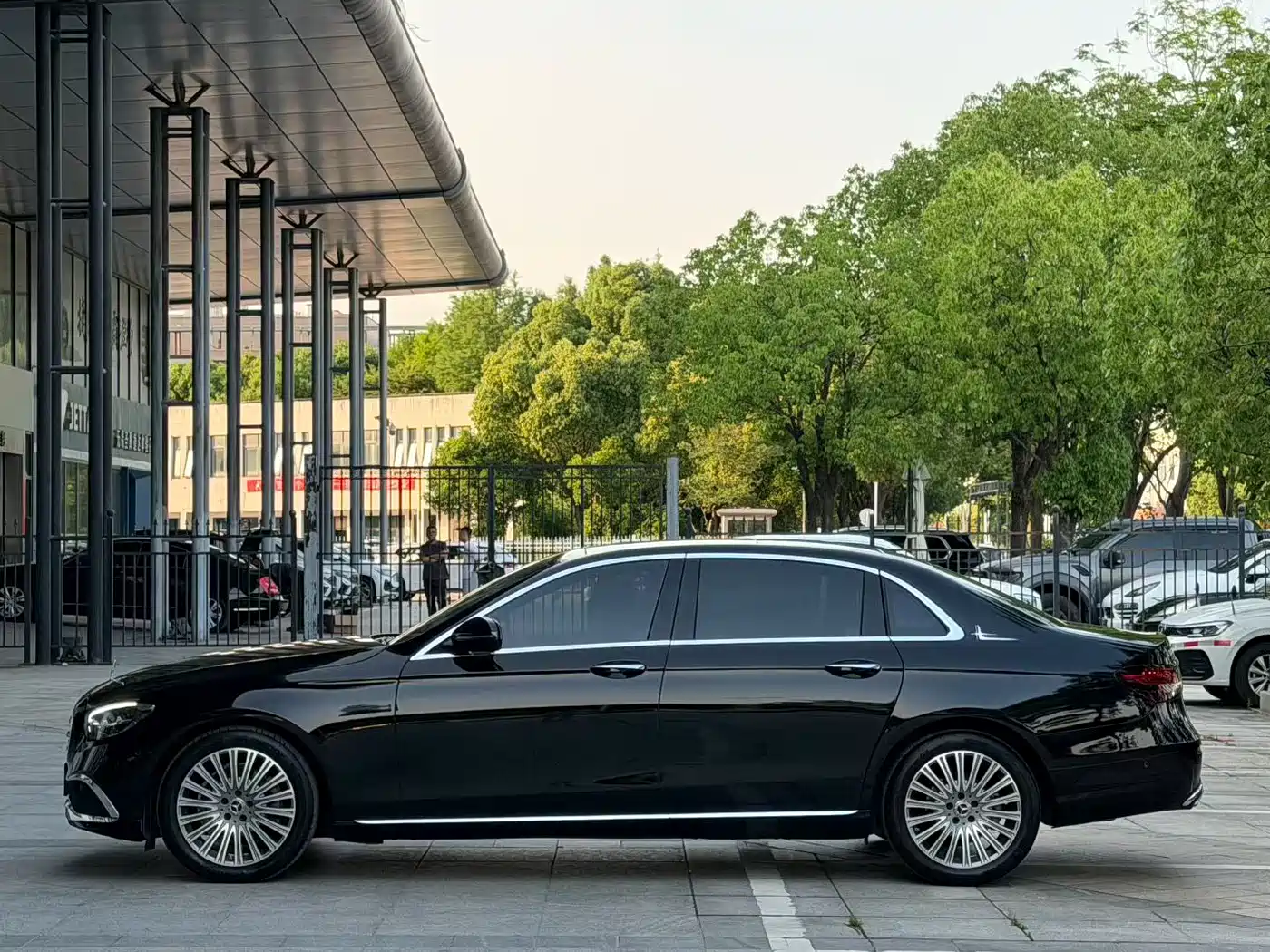 Mercedes-Benz E-Class 2023 E 300 L Luxury фото 9