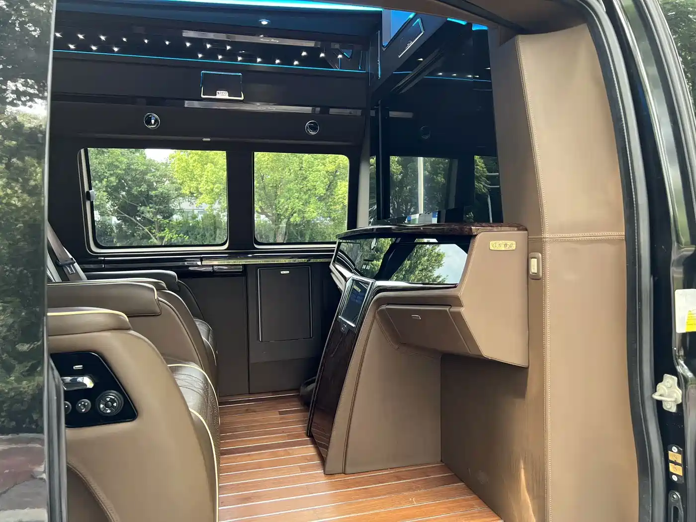 GMC Savana 2018 2017 6.0L G660S Elegance Panoramic Roof Edition