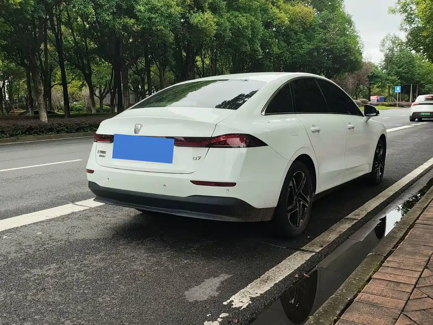 Roewe D7 2023 2023 DMH 125km Beyond Edition