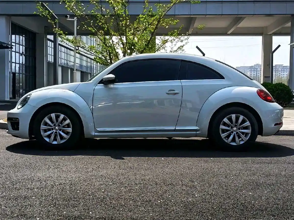 VOLKSWAGEN BEETLE