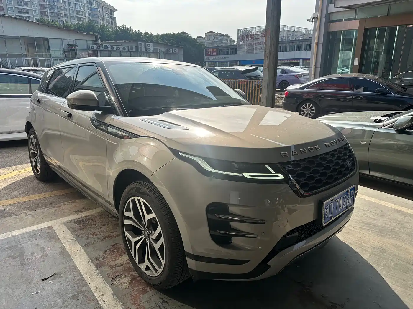Land Rover Range Rover Evoque 2023 Range Rover Evoque L 249PS Luxury Edition фото 2