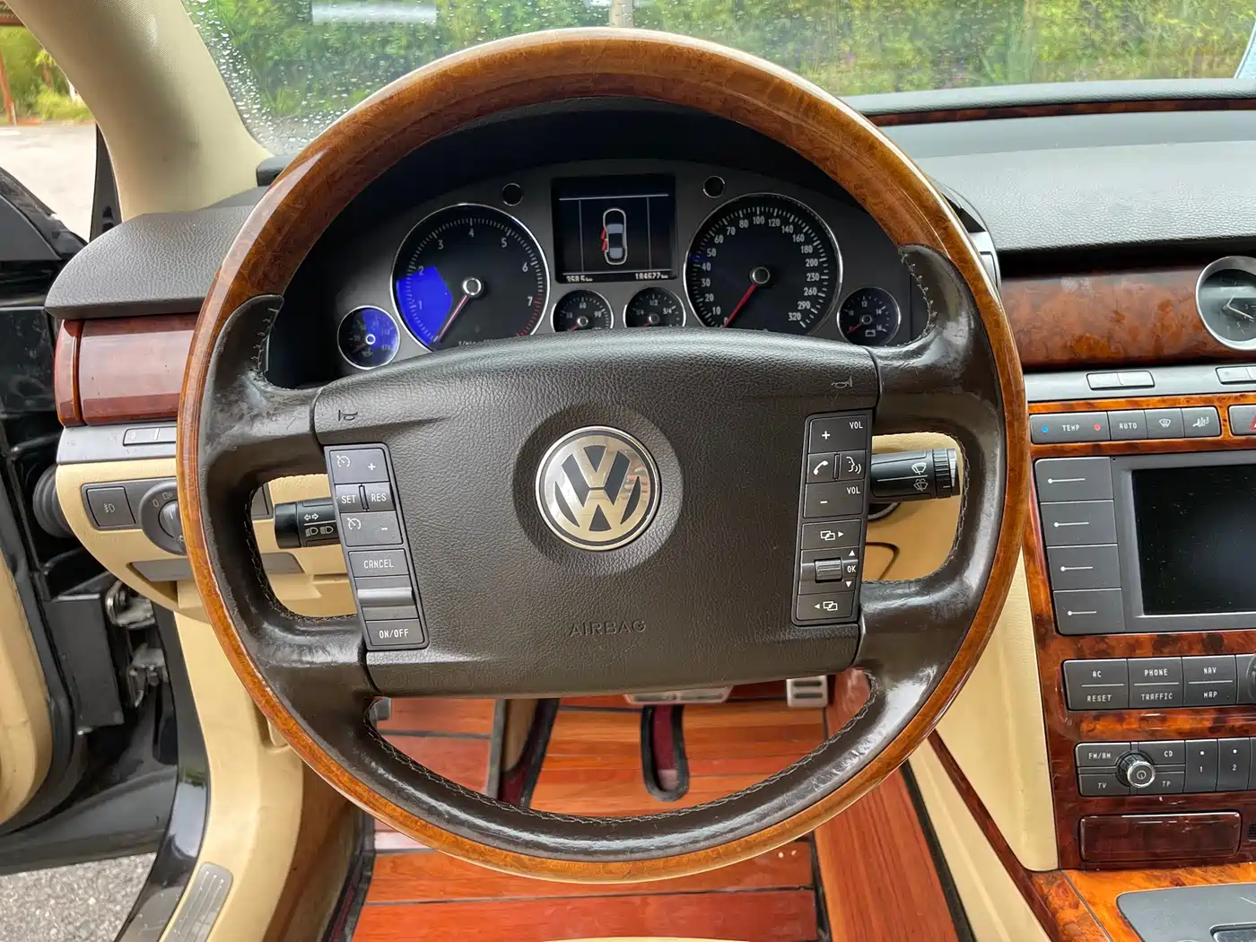 Volkswagen Phaeton 2009 Model 4.2L V8 4-seat Extended Executive Edition фото 13