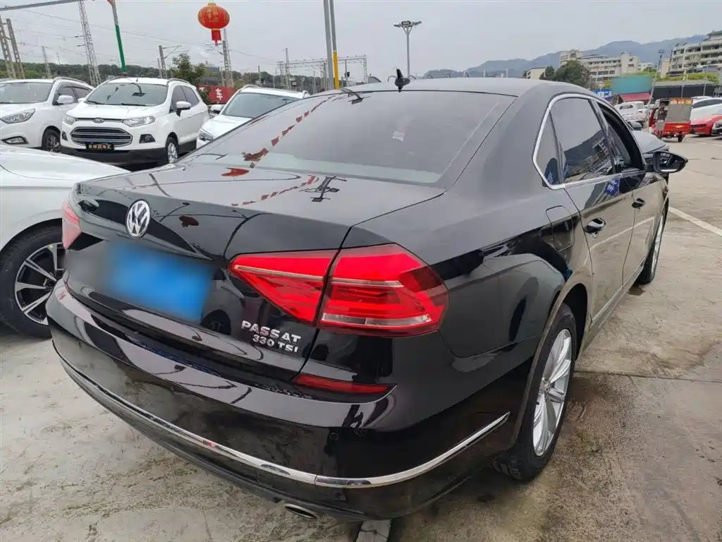 Volkswagen Passat 2017 330TSI DSG Prestige фото 7
