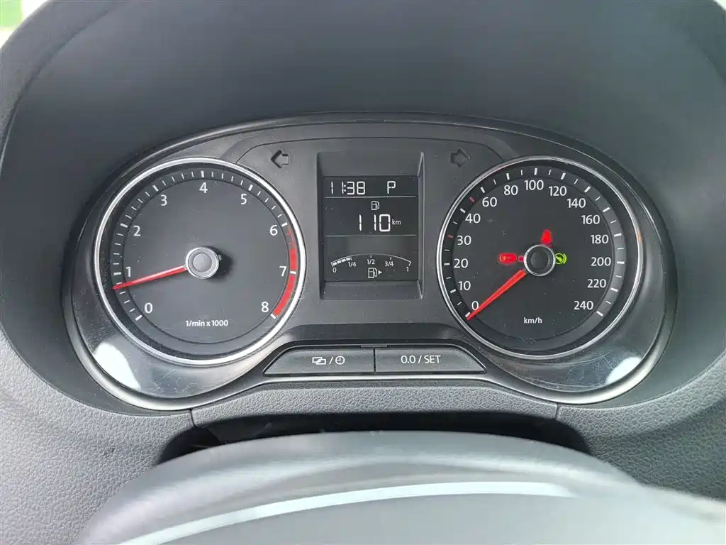 Volkswagen Polo 2014 1.6L Cross Polo Automatic фото 8