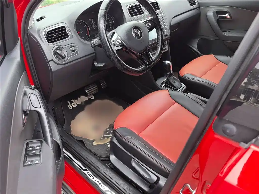 Volkswagen Polo 2014 1.6L Cross Polo Automatic фото 13