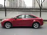 Photo 5 - Chevrolet Cruze