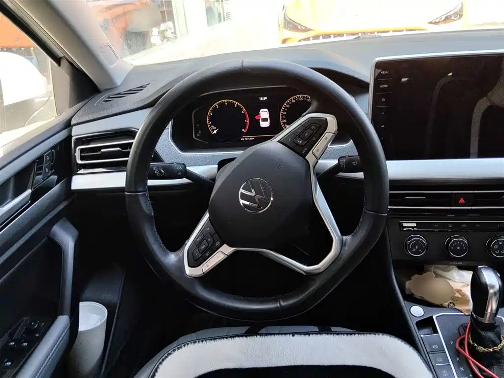 Volkswagen Lavida 2023 1.5L Auto Five Million Edition фото 6
