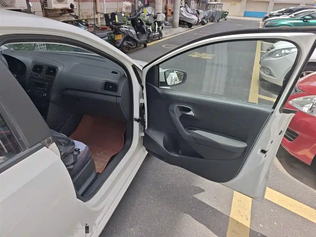 Volkswagen Polo 2018 1.5L Manual Safe Drive фото 21