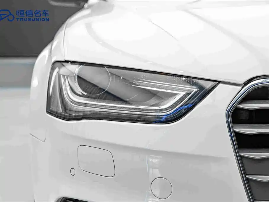 Фото 10 - Audi A4L