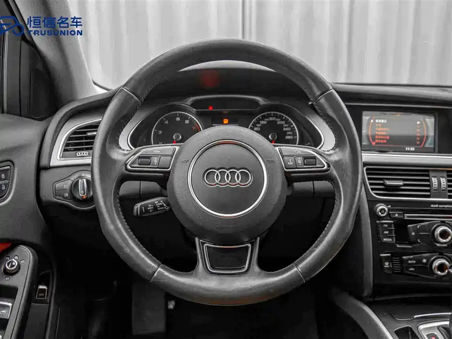 Фото 17 - Audi A4L