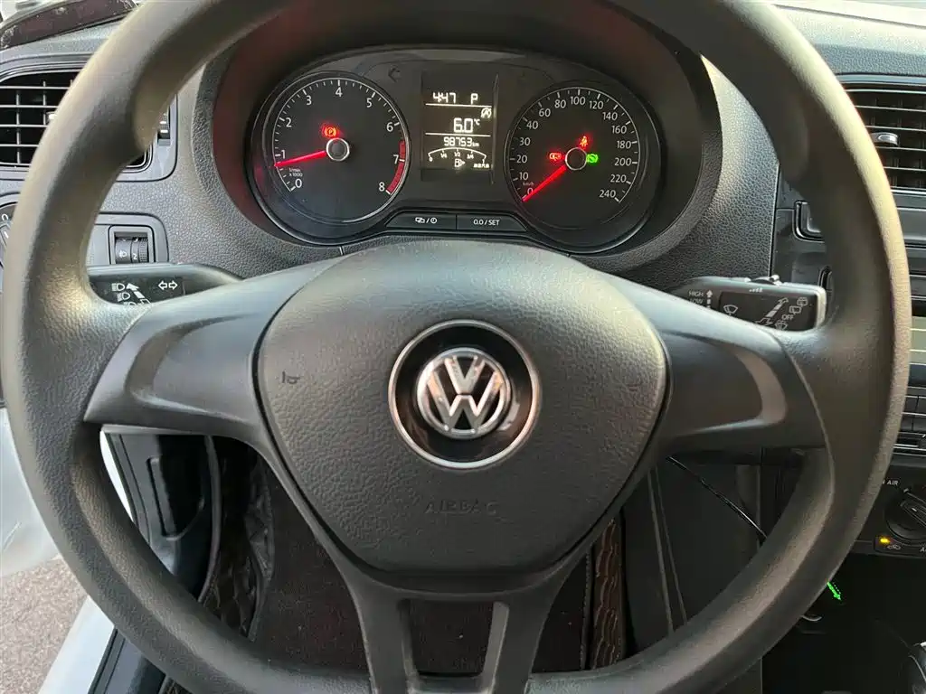 Volkswagen Polo 2018 1.5L Auto Safe Drive фото 13