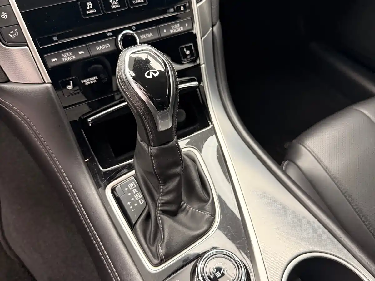 Infiniti Q60 2019 2.0T Luxury Edition фото 10