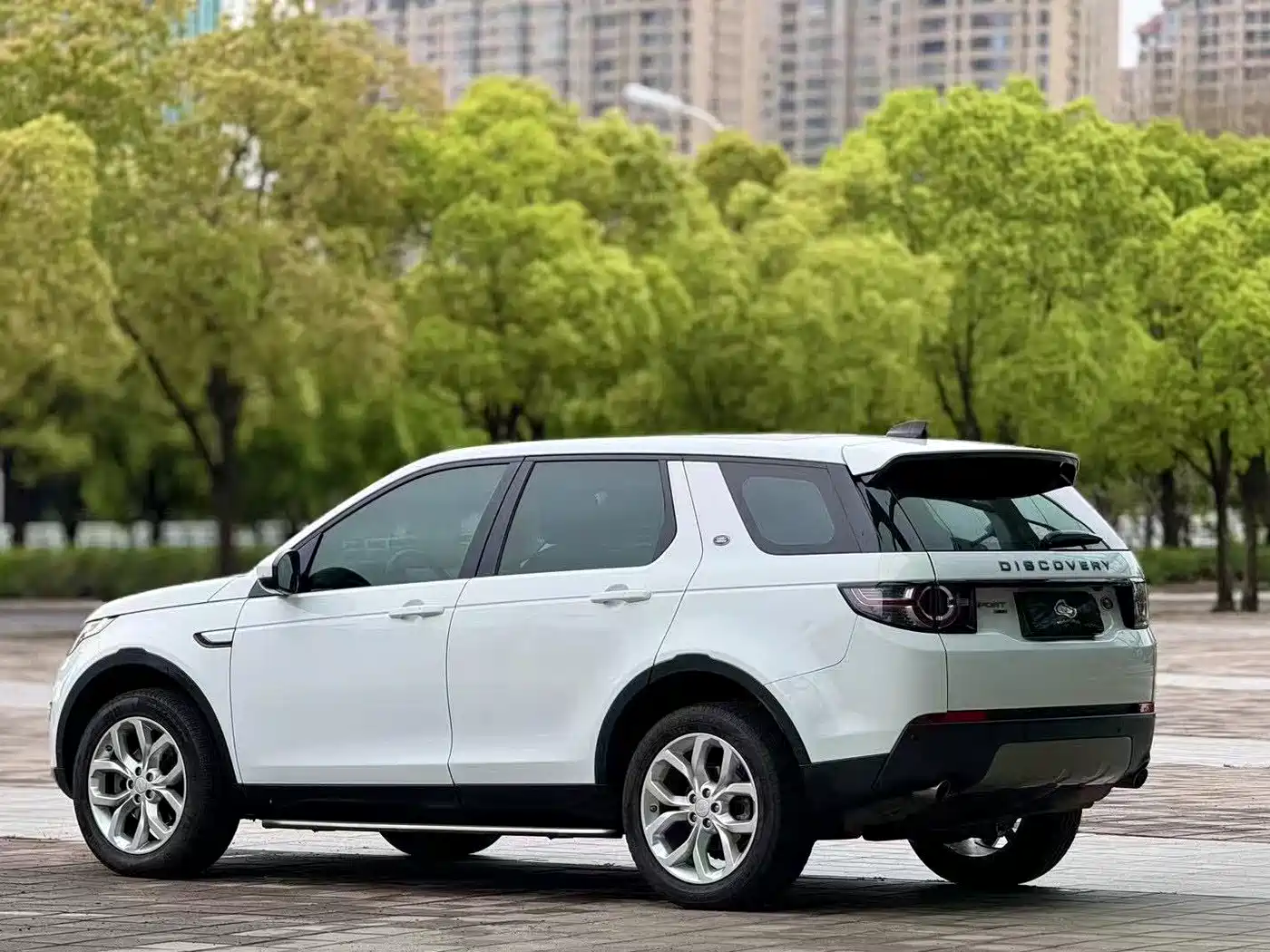 Land Rover Discovery Sport 2018 240PS HSE Edition фото 4