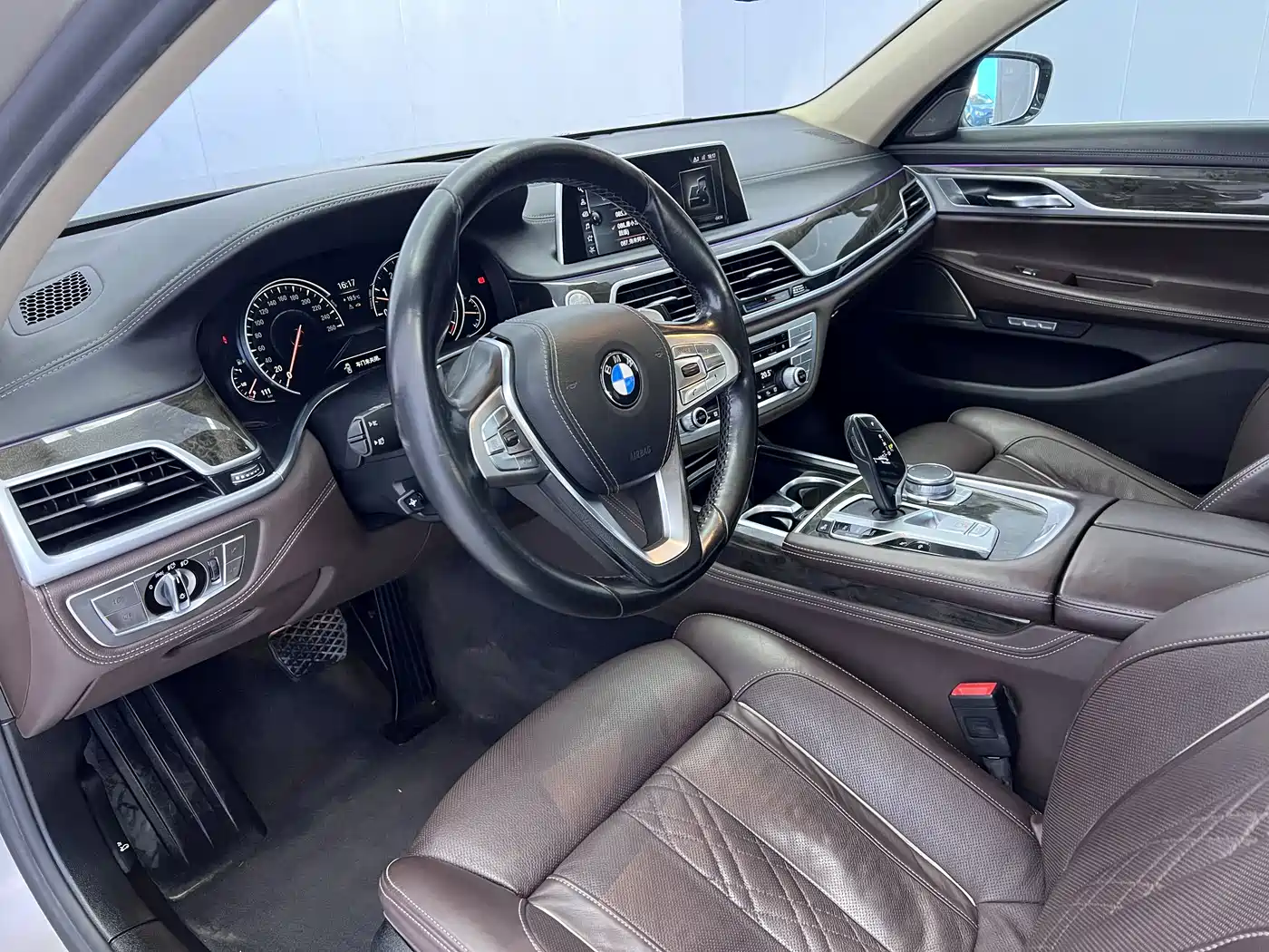 BMW 7 Series 2016 740Li Leading Edition фото 7