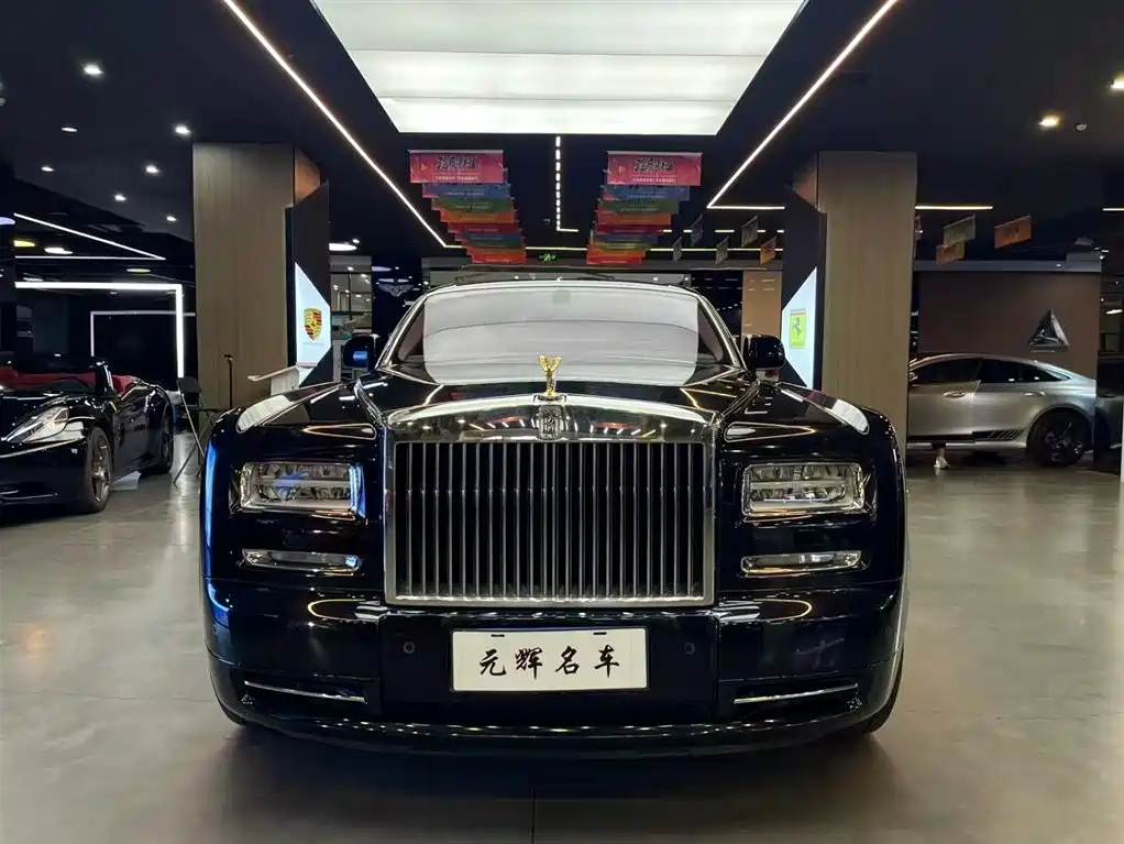 ROLLS-ROYCE PHANTOM