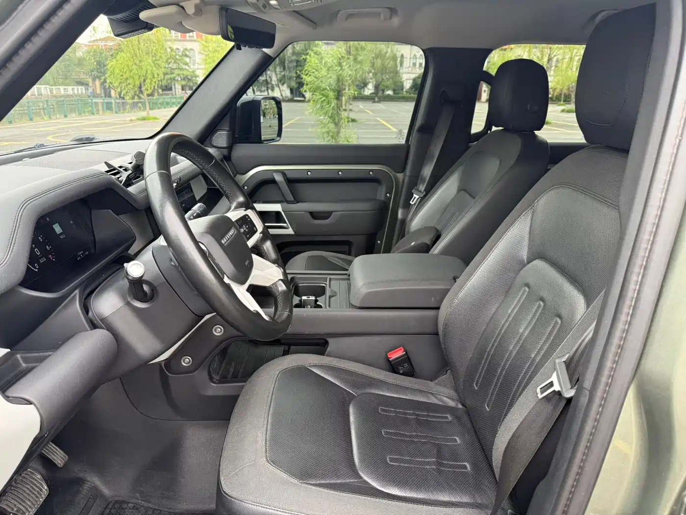 Land Rover Defender 2020 Model 110 P400 SE фото 9