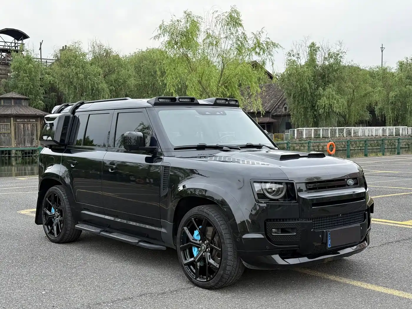 Land Rover Defender 2020 Model 110 P400 SE фото 2