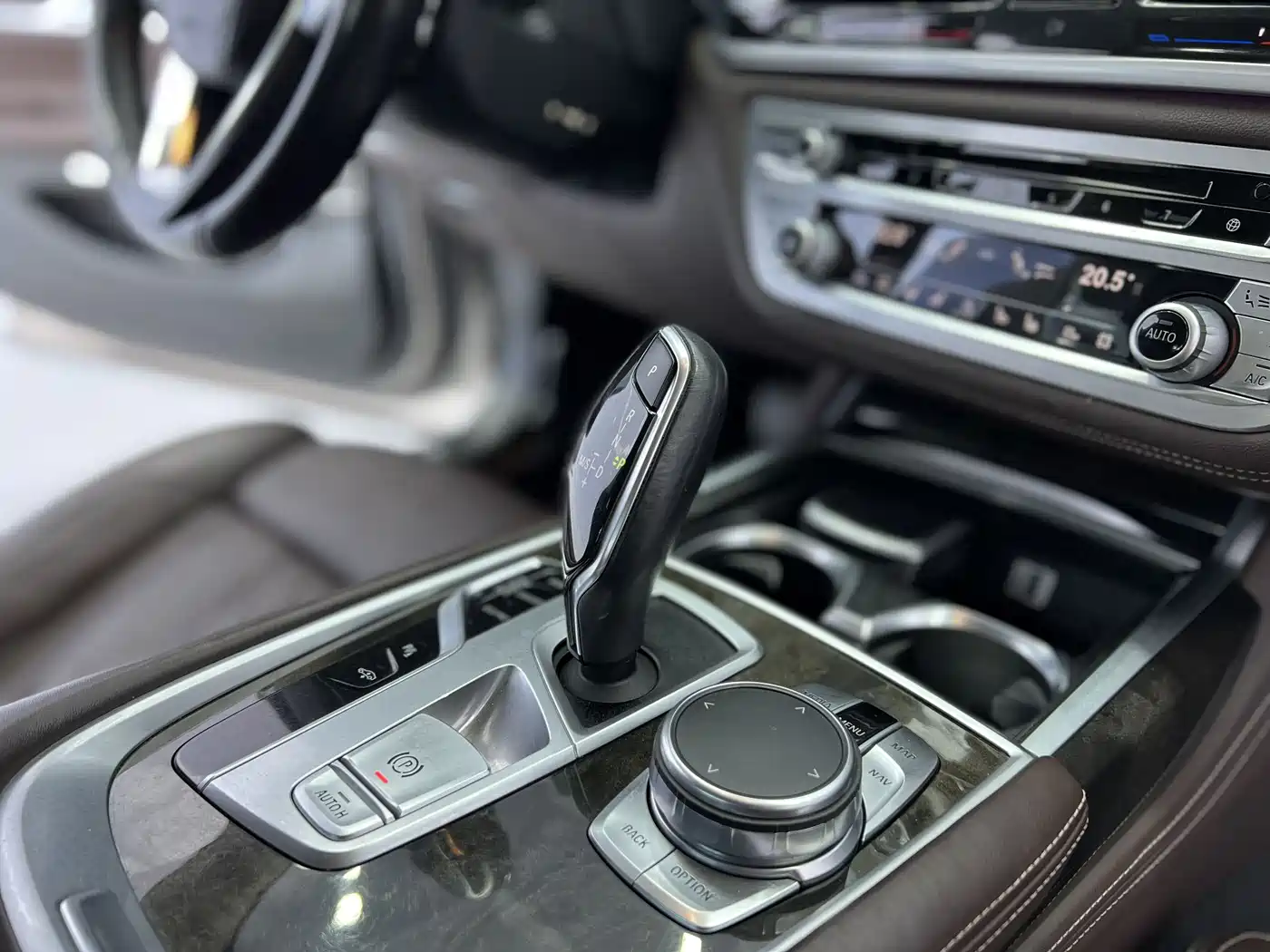 BMW 7 Series 2016 740Li Leading Edition фото 13