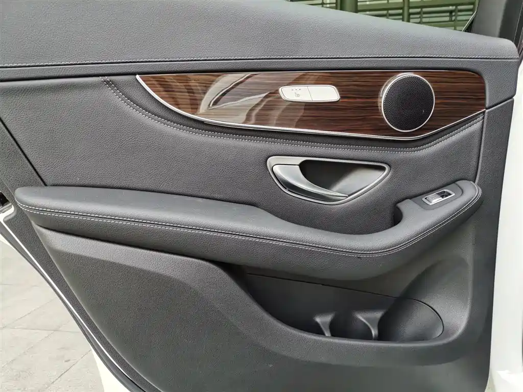 Mercedes-Benz GLC 2019 GLC 260 L 4MATIC Luxury фото 17