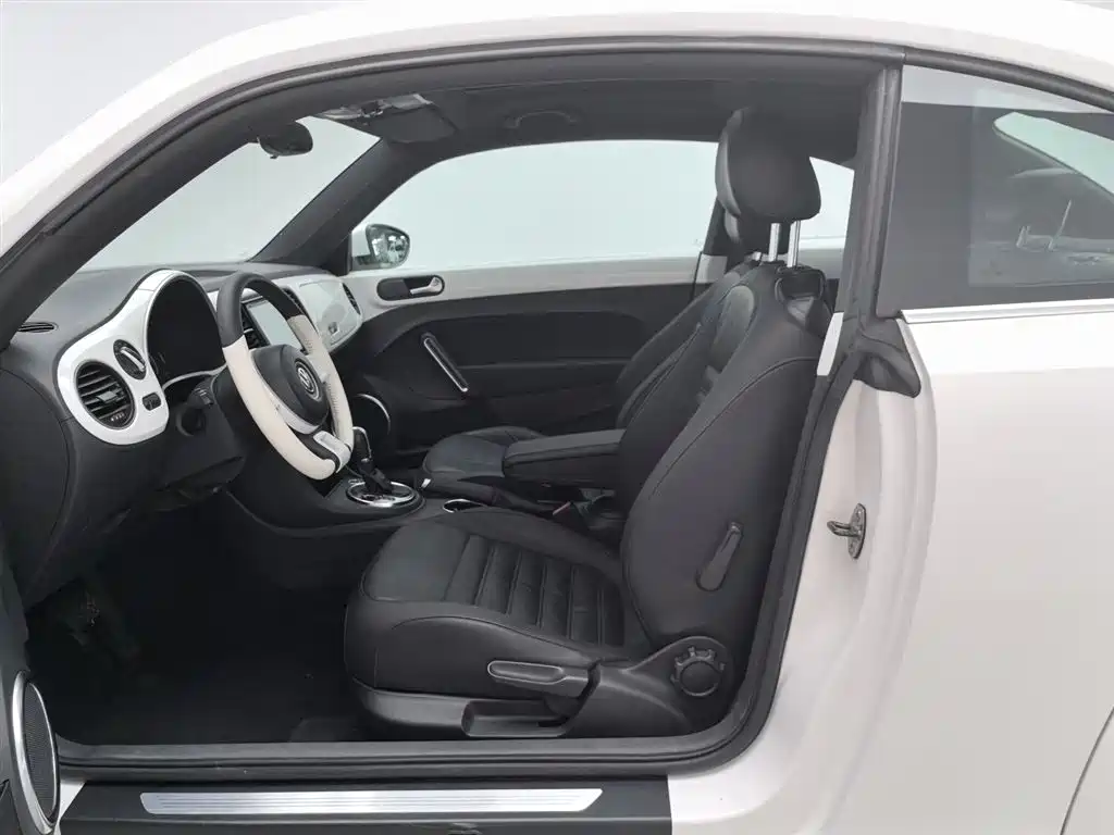 Volkswagen Beetle 2014 1.4TSI Comfort Edition фото 10