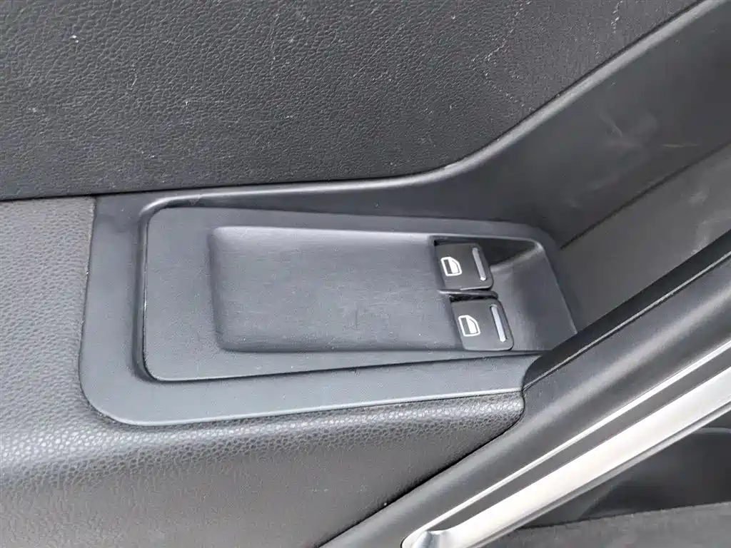 Volkswagen Beetle 2014 1.4TSI Comfort Edition фото 9