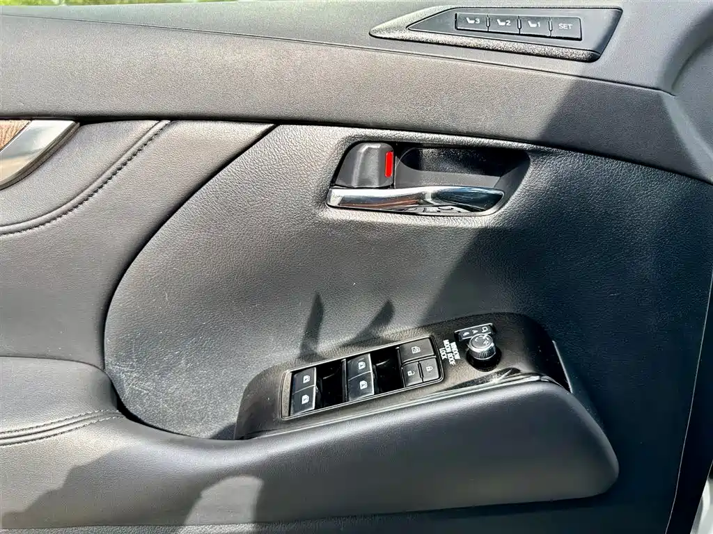 Toyota Vellfire 2019 Hybrid 2.5L HV Premium Edition фото 24