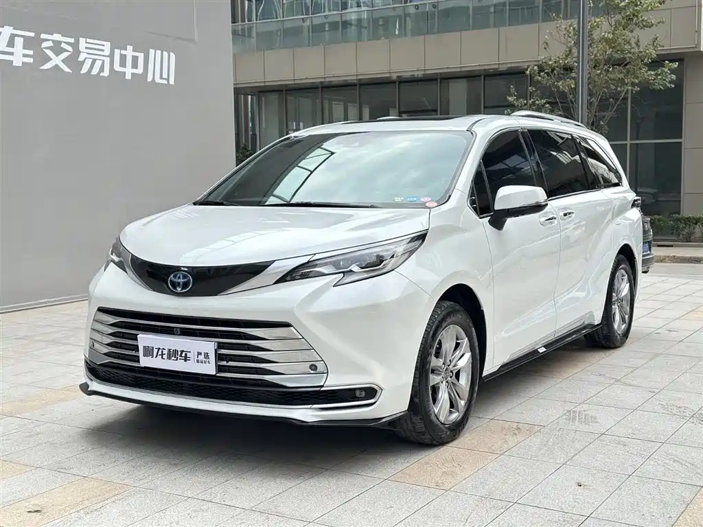 Toyota Sienna 2021 2.5L Hybrid Platinum Edition фото 4