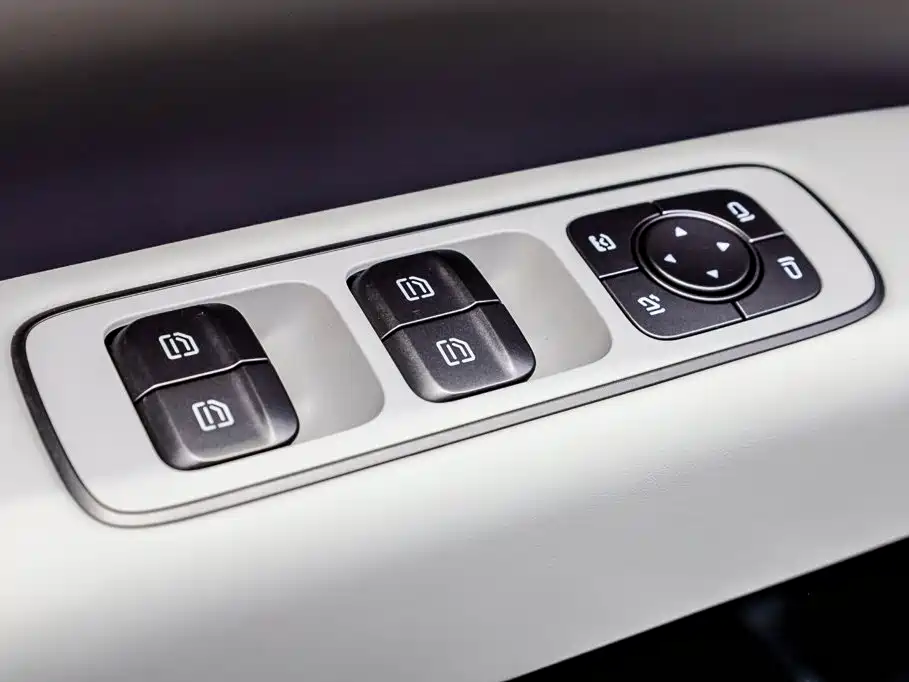 Li Auto i6 2025 2025 2WD Base Model