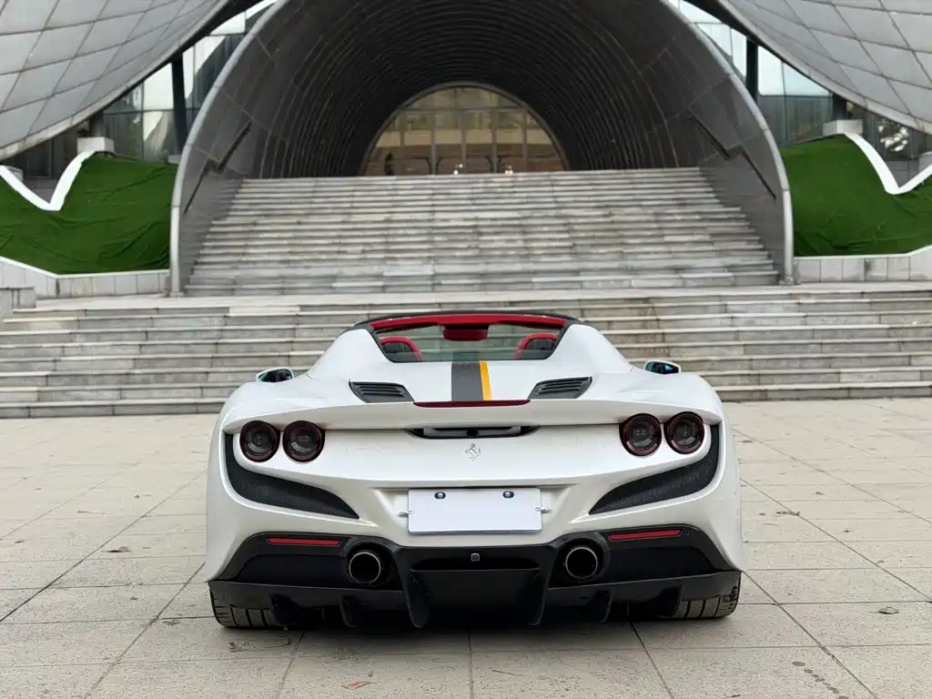 Фото 5 - Ferrari F8