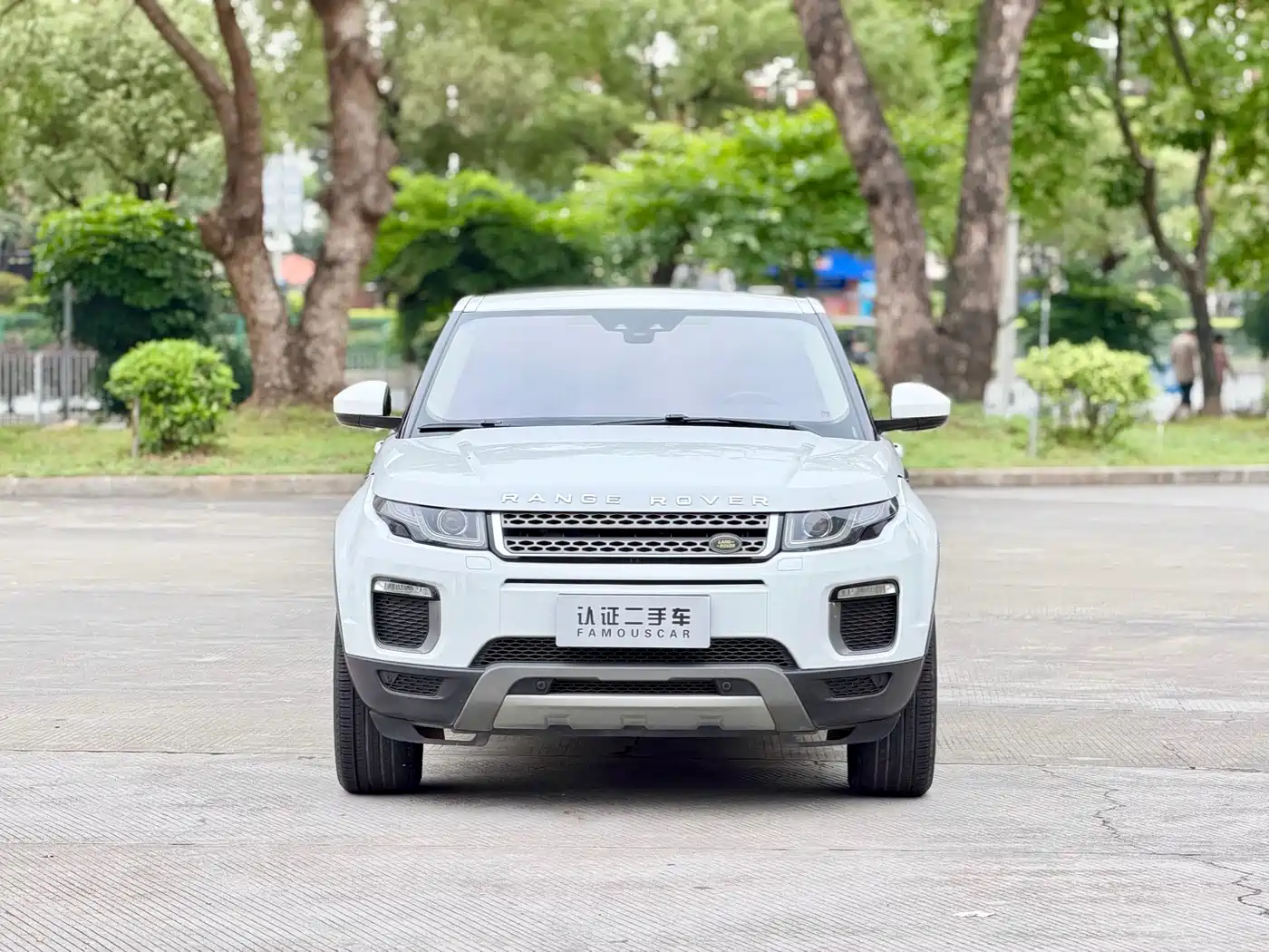 Land Rover Range Rover Evoque 2017 2.0T SE Smart Shine Edition фото 2