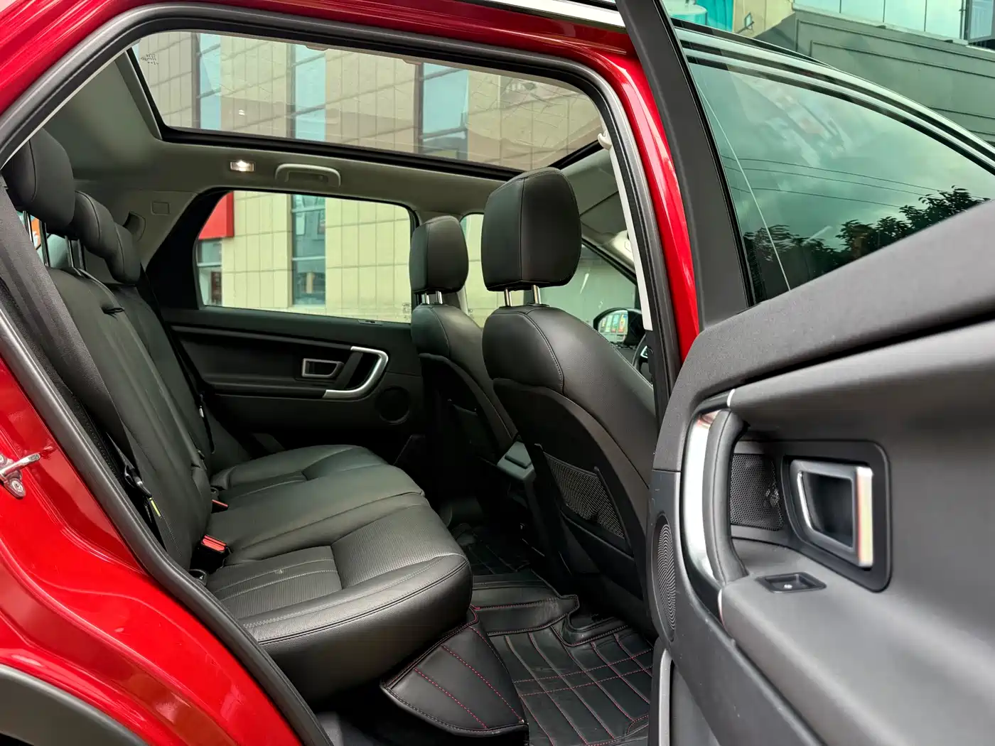 Land Rover Discovery Sport 2018 240PS SE Edition фото 26