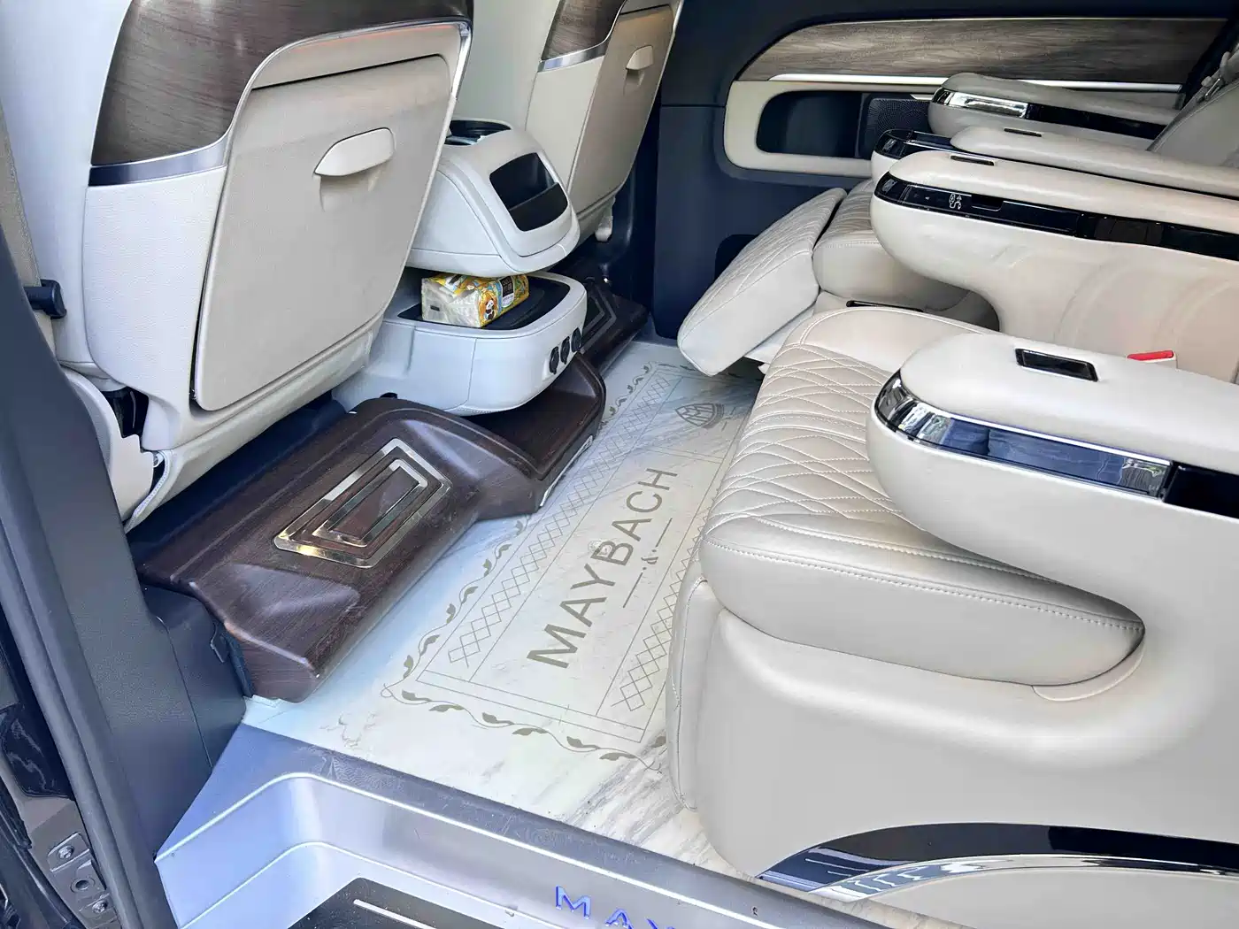 Mercedes-Benz V-Class 2020 Model V 260 L Long Wheelbase Luxury фото 19