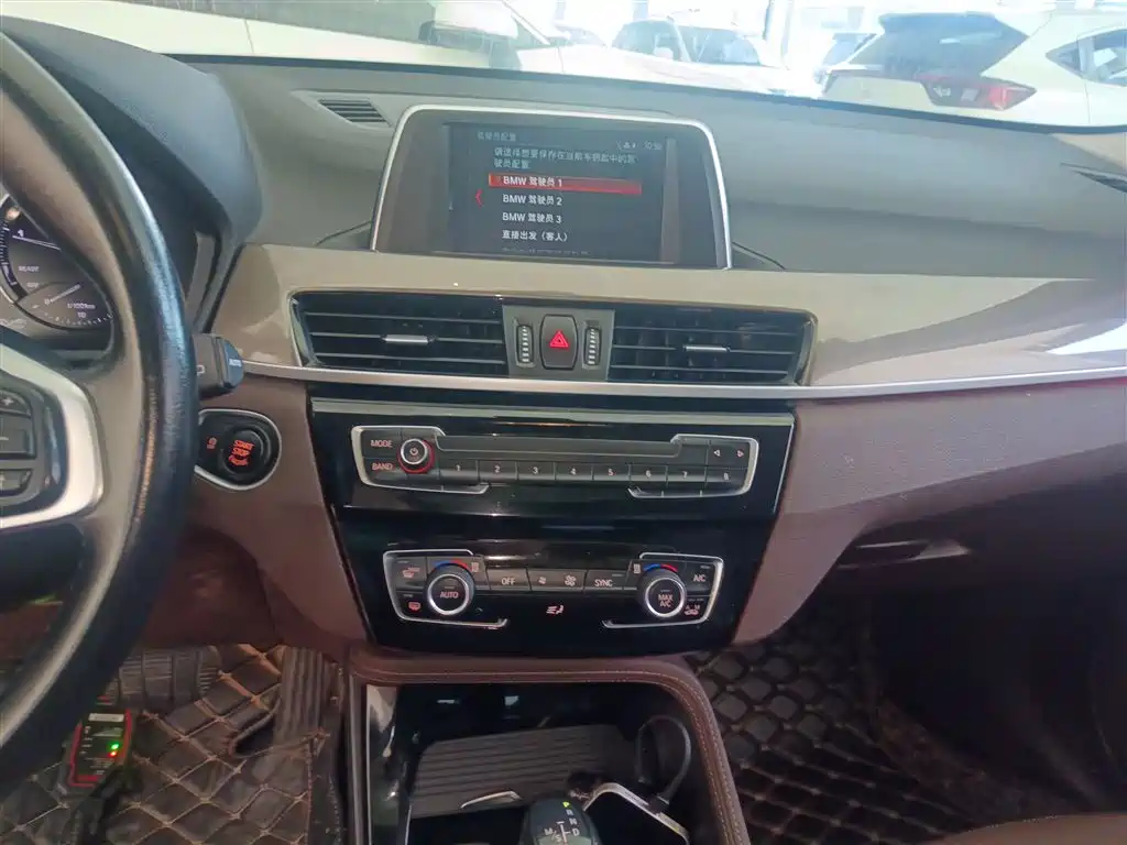 BMW X1 2019 sDrive18Li Premium Model фото 12