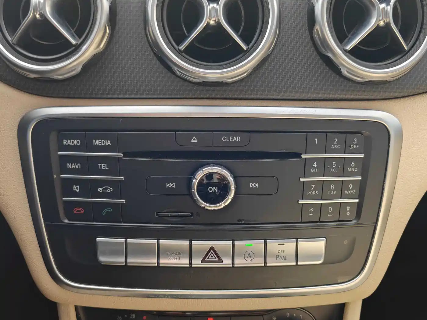 Mercedes-Benz GLA 2017 GLA 200 Dynamic фото 17