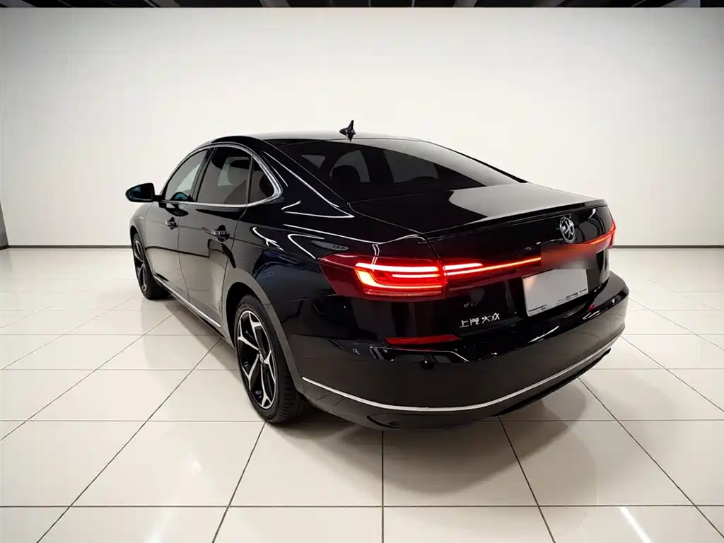 Volkswagen Passat 2025 Outstanding 330TSI Starlight Elite Edition фото 5